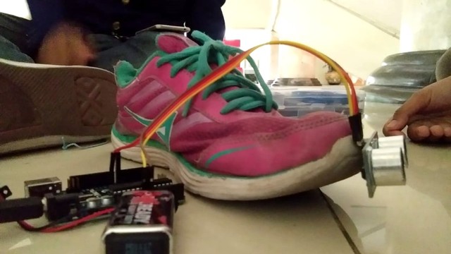 Mahasiswa Uny Bikin Sensor Sepatu Pintar Untuk Tunanetra