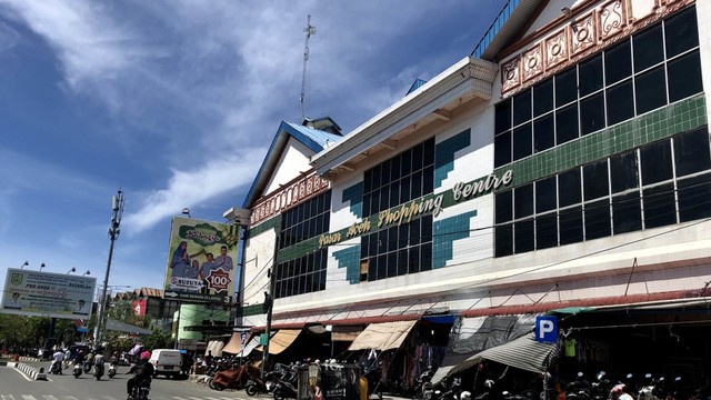 Pusat perbelanjaan Pasar Atjeh, tempat dulunya Bioskop Pas 21 berada. Foto: Suparta/acehkini