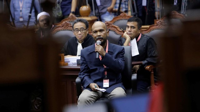 Setengah Hati Menangkan Gugatan Prabowo-Sandi (166123)
