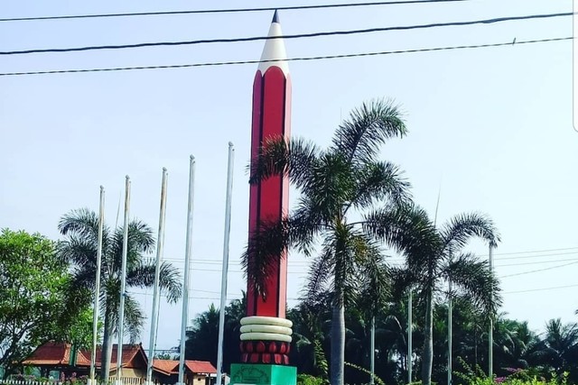 Tugu Pensil yang terletak di Jl. Sentolo - Brosot, Kulon progo. Foto: adn.