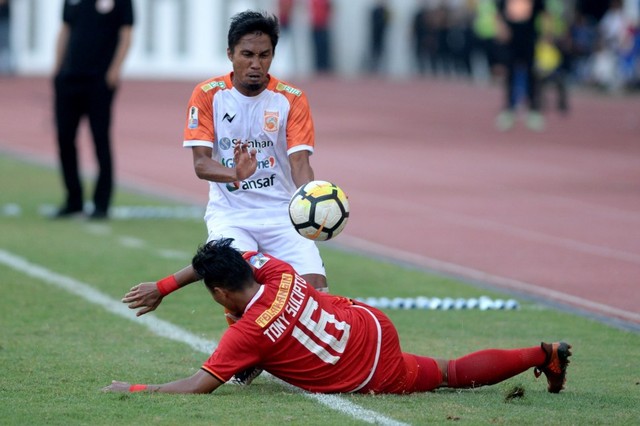Tony Sucipto di Antara Persib dan Persija (52128)