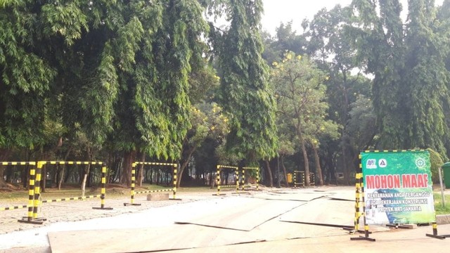 Pembangunan dinding diafragma (d-wall) untuk gardu induk listrik MRT Fase II