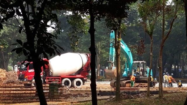 Pembangunan dinding diafragma (d-wall) untuk gardu induk listrik MRT Fase II