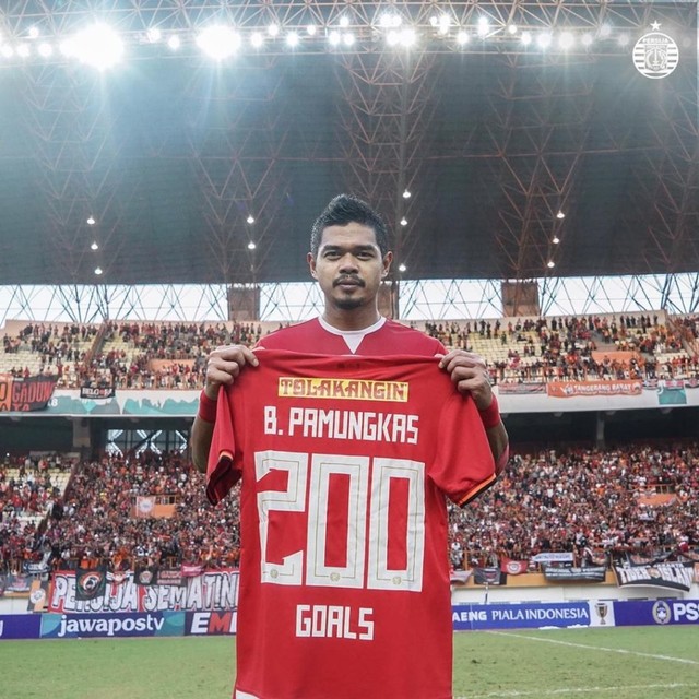 Bambang Pamungkas ketika mencetak gol ke-200 untuk Persija. Foto: Instagram @persijajkt