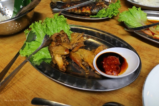 Rumah Makan Inggil, Resto Unik Berpadu Museum Benda Antik (582484)