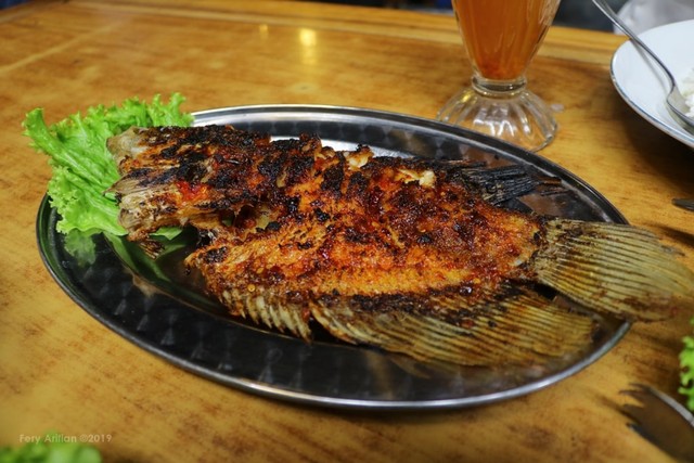 Rumah Makan Inggil, Resto Unik Berpadu Museum Benda Antik (582485)