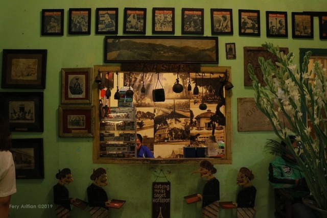 Rumah Makan Inggil, Resto Unik Berpadu Museum Benda Antik (582487)