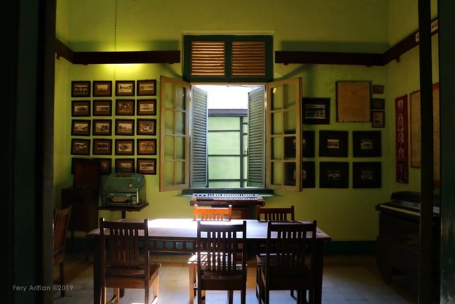 Rumah Makan Inggil, Resto Unik Berpadu Museum Benda Antik (582488)