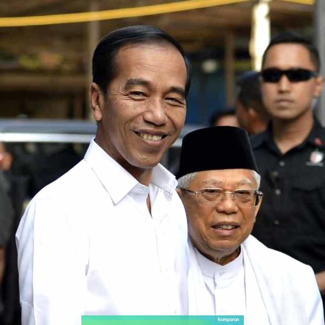 Pasangan Calon Presiden dan Calon Wakil Presiden nomor urut 01 Joko Widodo dan K.H. Ma'ruf Amin (kanan) tiba di kantor KPU, Jakarta, Minggu (30/6). Foto: ANTARA FOTO/Nova Wahyudi