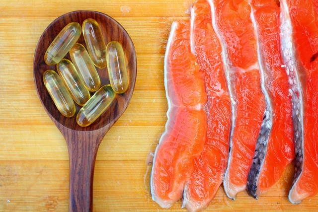 Ilustrasi Minyak Ikan Salmon Foto: Shutterstock/Successo images