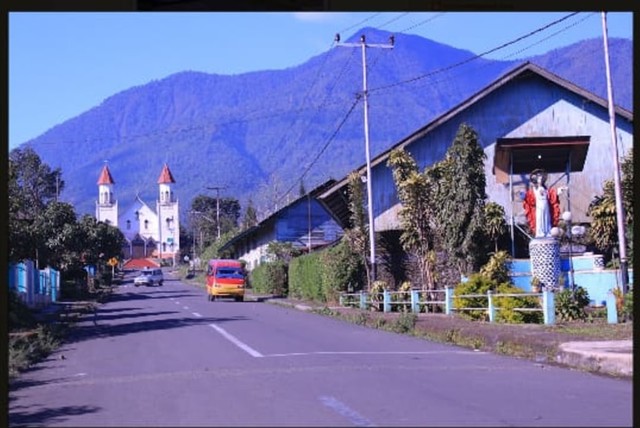 Tampak Gereja Katedral Lama di Ruteng yang merupakan salah satu ikon kota. Foto oleh:Elvis,florespedia/kumparan.com