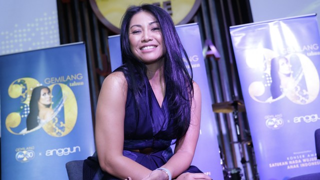 Penyanyi Anggun C Sasmi saat konferensi pers jelang konser 30 tahun Gemilang di Hard Rock Cafe, Jakarta, Senin, (1/7). Foto: Ronny