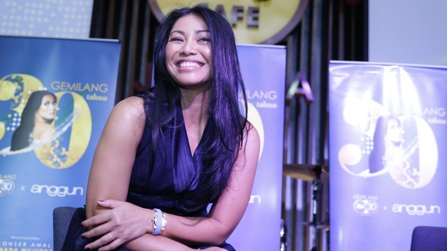 Penyanyi Anggun C Sasmi saat konferensi pers jelang konser 30 tahun Gemilang di Hard Rock Cafe, Jakarta, Senin, (1/7). Foto: Ronny