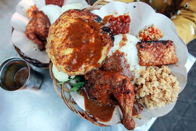 Mencicipi Lezatnya Ayam Bakar Manis Pak Yanto di Yogyakarta (9)