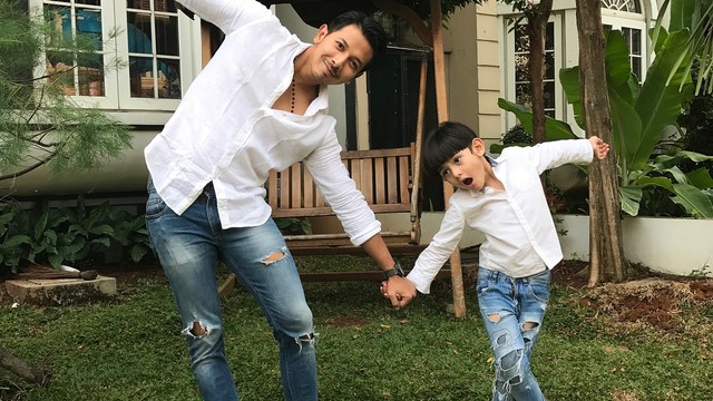 Sonny Septian dan anak Fairuz A Rafiq, King Faaz Arafiq Foto: Instagram @sonnyseptian