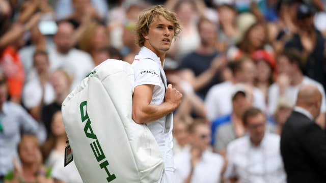 Alexander Zverev tersingkir dari Wimbledon 2019. Foto: REUTERS/Toby Melville