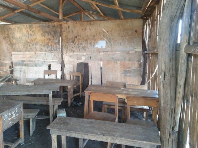 Ruang kelas SD Negeri Wae Mege di Desa Watu Tiri, Kecamatan Lembor Selatan, Kabupaten Manggarai Barat, Nusa Tenggara Timur. Foto: Istimewa