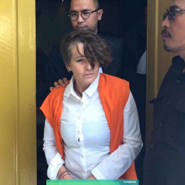 Seorang desainer asal Australia bernama Kim Anne Alloggia usai menjalani sidang di Pengadilan Negeri Denpasar, Selasa (2/7). Foto: Denita Br Matondang/kumparan