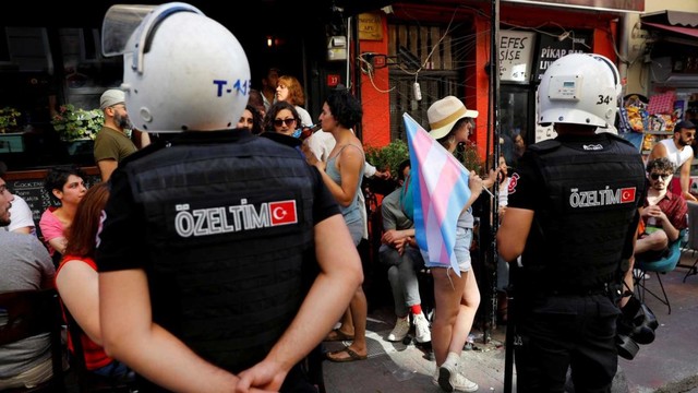 Parade LGBT di Istanbul dibubarkan paksa oleh pihak keamanan polisi