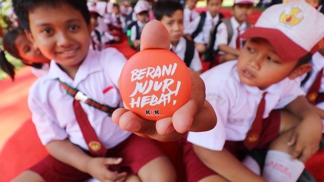 Firli Bahuri Minta Para Istri Jadi Benteng Antikorupsi Suami, Bukan Sebaliknya (83415)