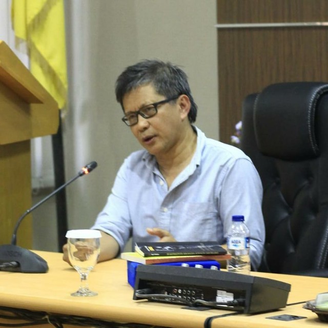 Rocky Gerung menjawab pertanyaan soal potensi konflik Pilkada imbas dari Konflik Pilpres 2019, Selasa (2/7) | Foto : Sidik Aryono/Lampung Geh