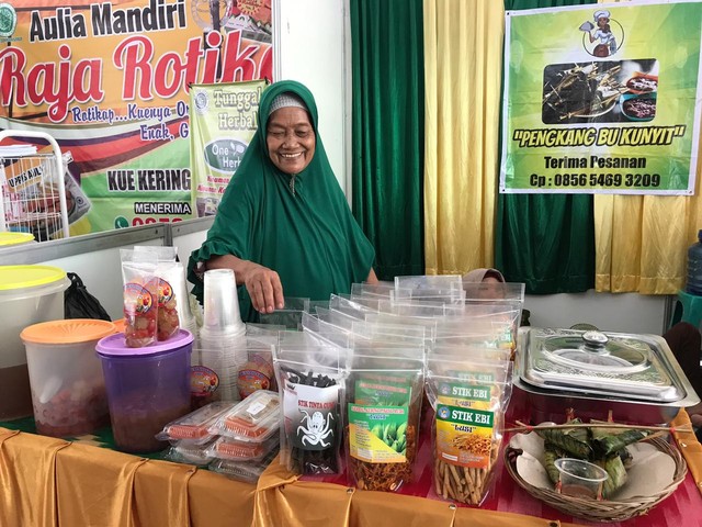 Salah satu stan kuliner pada pameran acara STQ Nasional 2019 di halaman Masjid Mujahidin Pontianak. Foto: Teri