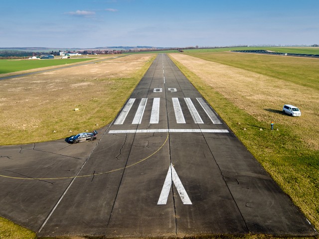 Ilustrasi runway bandara Foto: Pixabay