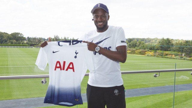 Tanguy Ndombele resmi bergabung dengan Tottenham Hotspur. Foto: Twitter @SpursOfficial