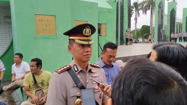 Kapolrestabes Medan, Kombes Pol Dadang Hartanto di sela-sela ziarah di Makam Pahlawan, Jalan Sisingamangaraja, Medan, Rabu (3/7/2019). SumutNews.com