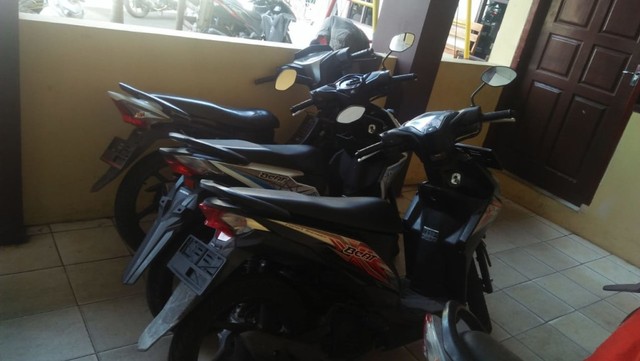 Beberapa barang bukti kendaraan roda 2 yang diamankan Tekab 308 Polresta Bandar Lampung | Foto : Ist