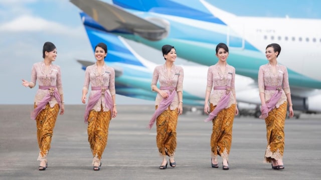 Seragam baru pramugari Garuda Indonesia rancangan Anne Avantie Foto: Garuda Indonesia