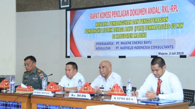 Rapat komisi penilaian AMDAL dan RKL-RPL terkait rencana pembangunan PLTB di Majene. Foto: Humas Pemkab Majene