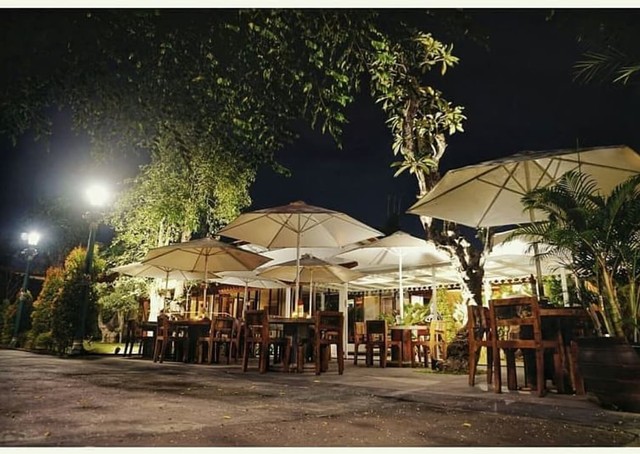 bilik kayu resto-ig.jpg