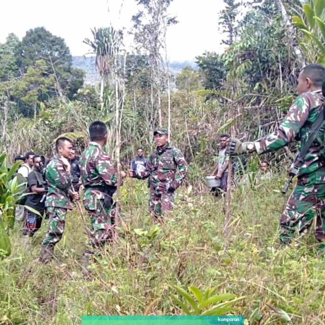 Proses pencarian helikopter milik TNI AD di Papua. Foto: Dok. Pendam Cendrawasih