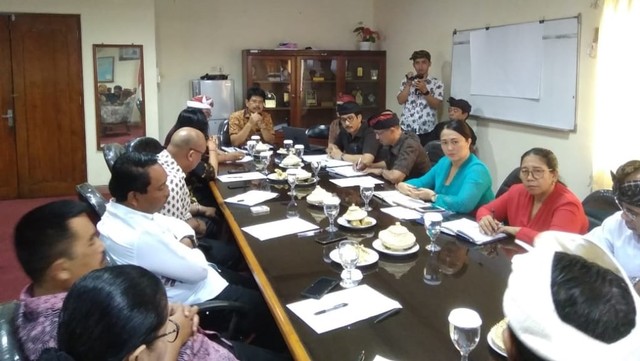 Rapat Kerja DPRD Bali dengan Kadis Pendidikan Bali, Kamis (4/7) - kanalbali/KR13