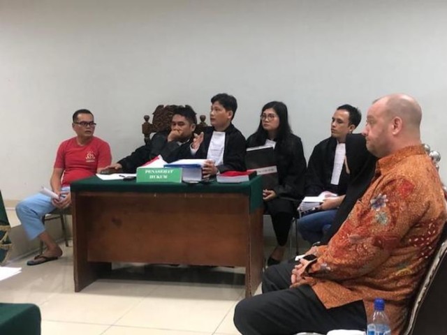 DIrektur PT BBI Herman Alexander Schultz saat memberikan kesaksian di muka persidangan (Foto: Batamnews)