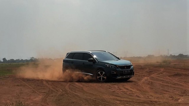Mengapa Astra Peugeot Tak Pasarkan New 5008 Mesin 1.2L? (47843)