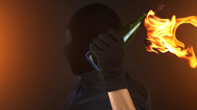 Ilustrasi Bom Molotov. Foto: Getty Images
