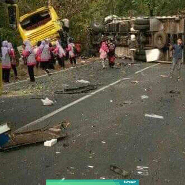 Kecelakaan beruntun di Kilometer 253 Jalur Pantura, Jawa Timur. Foto: Dok. Istimewa