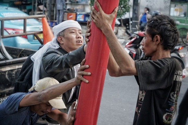 Penertiban Tiang Papan Reklame (NOT COVER)