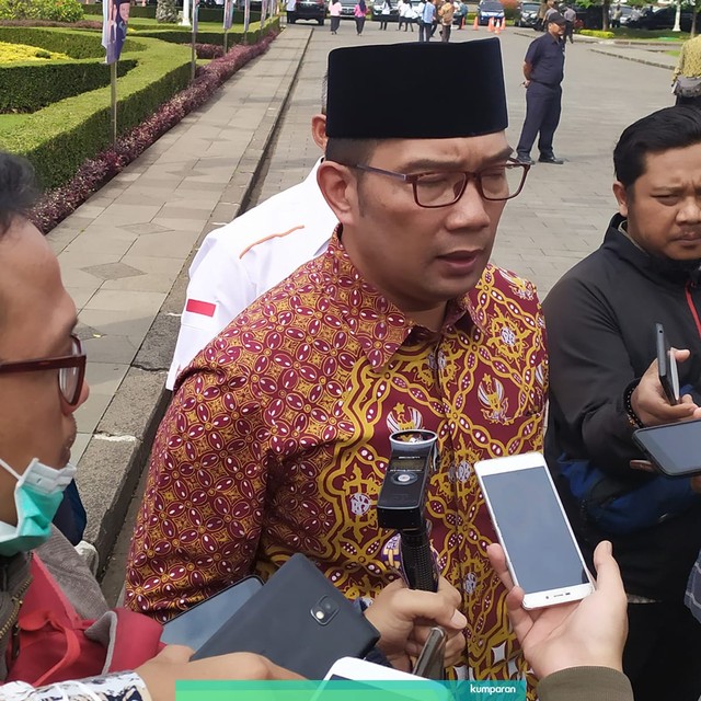 Gubernur Jabar Ridwan Kamil menjawab pertanyaan wartawan. Foto: Rachmadi Rasyad/kumparan