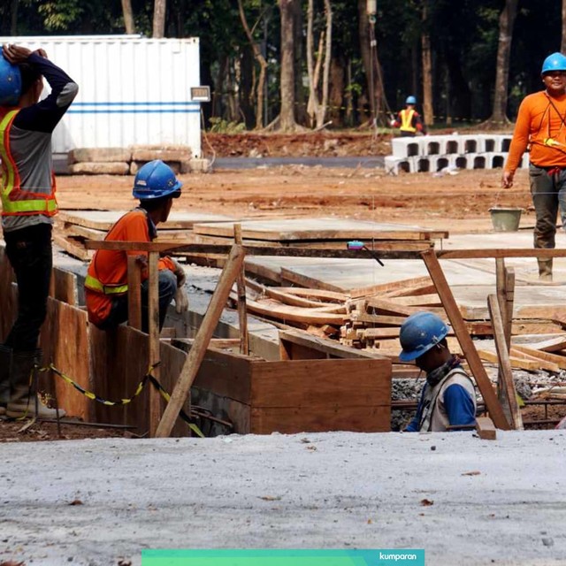 Proyek pembangunan MRT Fase II di kawasan Monumen Nasional (Monas), Jakarta, Jumat (5/7). Foto: Iqbal Firdaus/kumparan