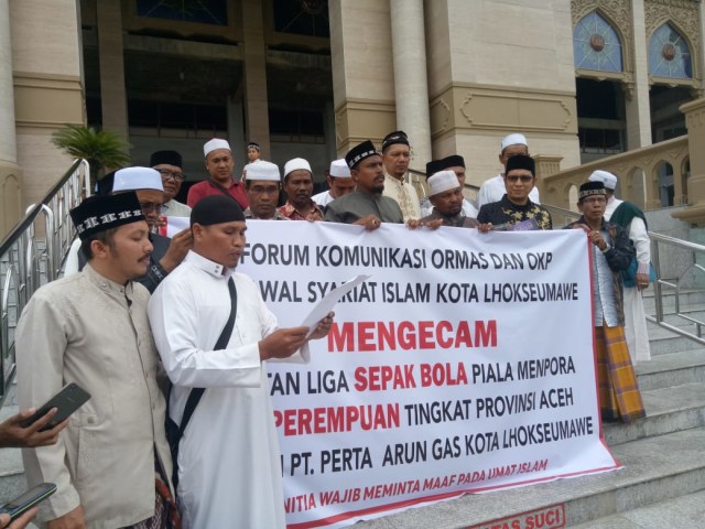 Aksi ormas Islam di depan Masjid Islamic Center Kota Lhokseumawe, Aceh. Foto: Dok. Istimewa