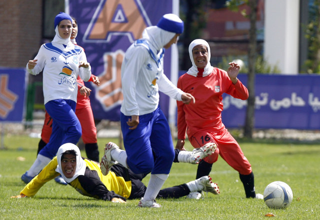Ilustrasi sepak bola wanita. Foto: Amir Poormand / ISNA / AFP