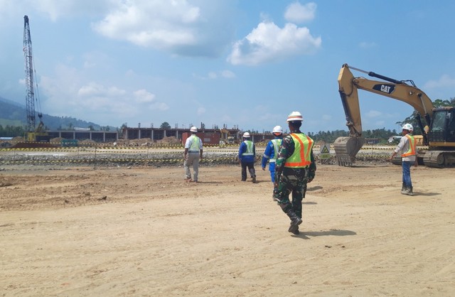 Progres pembangunan Arena Cricket dan Lapangan Hokey untuk PON XX Papua di cluster Kabupaten Jayapura baru capai 15 persen-Foto Imelda.jpg