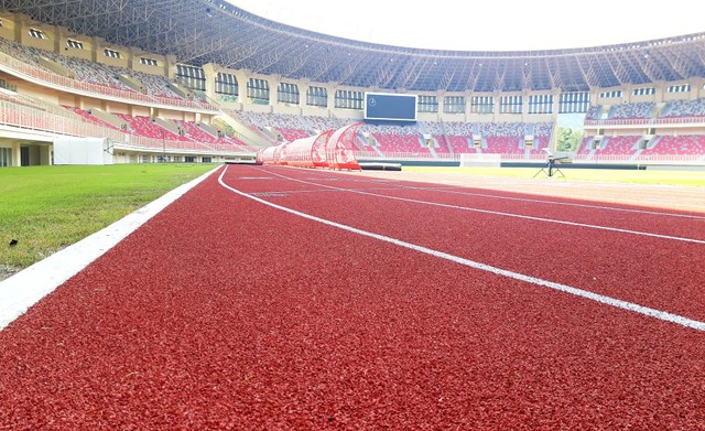Lintasan lari bagi atletik di dalam Stadion Utama Papua Bangkit di Kabupaten Jayapura-Foto Imelda.jpg