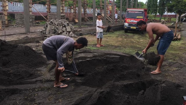 Cerita Rafdi, Anak Wakil Wali Kota Tidore yang Jadi Kuli Bangunan (9111)
