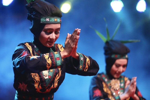 Penampilan penari saat pembukaan Festival Kuliner Aceh 2019. Foto: Suparta/acehkini 