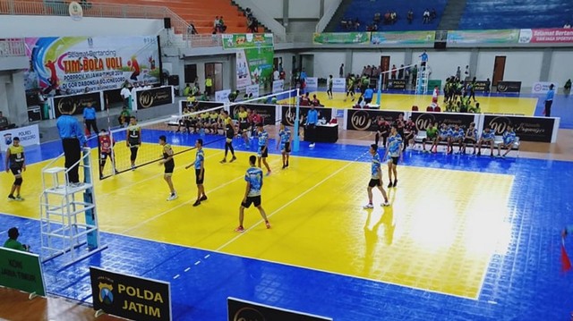 Pertandingan pembuka cabor Bola Voli antara Tim PUTRA Kabupaten Sidoarjo vs Kabupaten Magetan. di GOR Dabonsia Bojonegoro. Sabtu (06/07/2019)