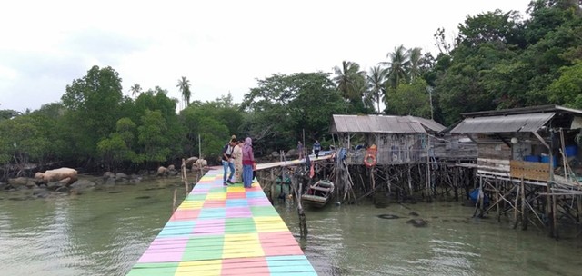 Tambatan perahu / F. Mily